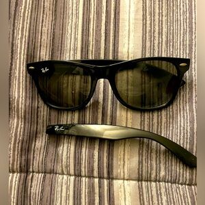 100% authentic Rayban 2140 Wayfarer. Needs Replacement arm/hinge